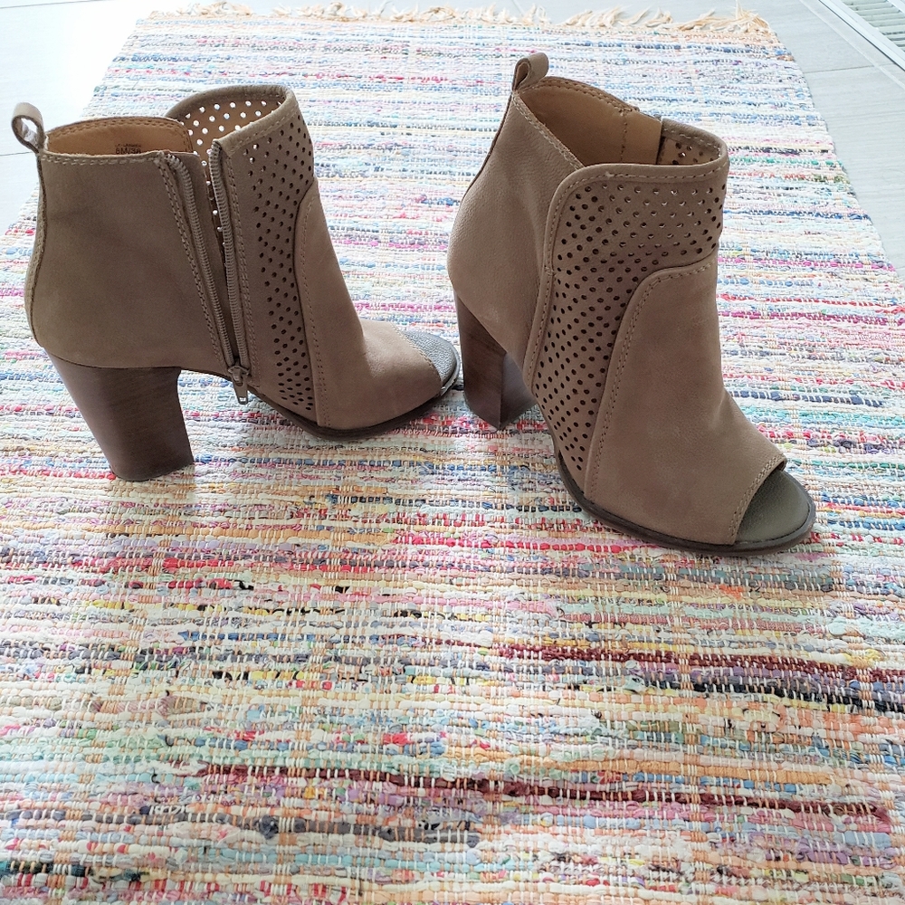 Lucky Brand Wedges - Picture 9 of 13